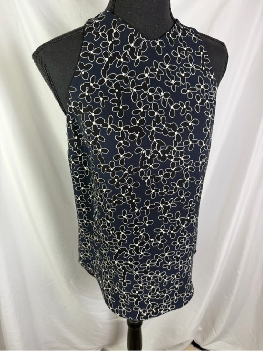 A.L.C. Navy Floral Sleeveless Blouse Size 4 Silk Back Open Pleat Top